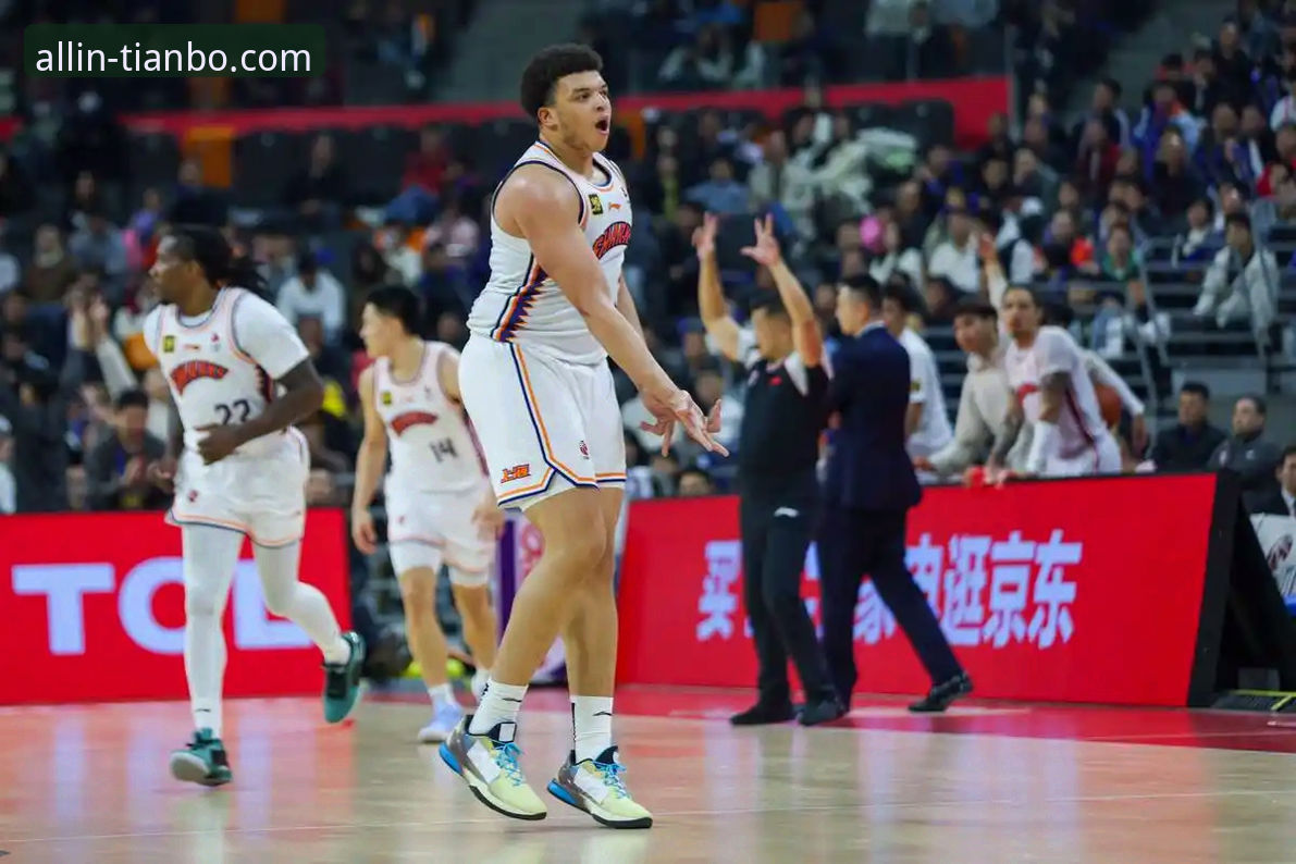 剖析上海队12连胜的3个技术要点：一次流畅的移动端观赛体验